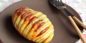 Pommes de terre variées sur un fond rustique en hiver