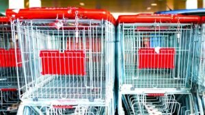 fini les caddies en supermarche voici par quoi ils sont remplaces toutes les enseignes concernees