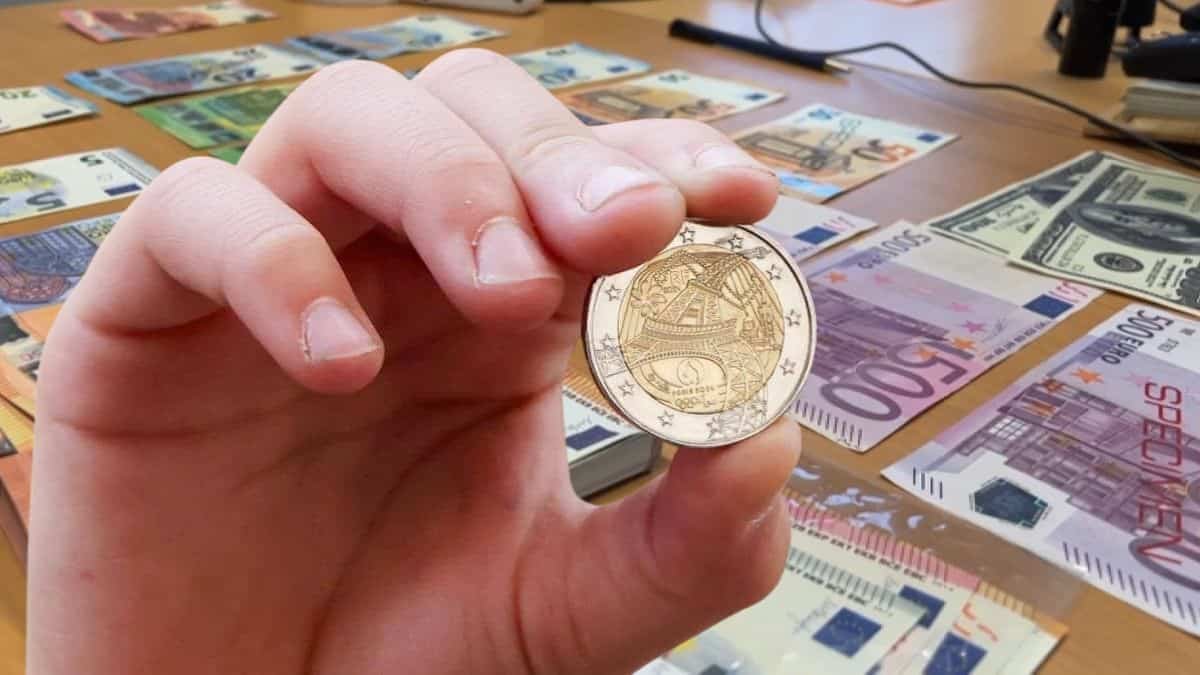 les pièces de 2 euros des jo distribuées aux écoliers se revendent elles vraiment à prix d’or 