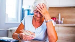 mauvaise nouvelle à venir pour 8,4 millions de retraités une forte hausse de l’impôt se profile