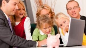 voici la grande famille la plus riche de france leur fortune s'élève à 52 milliards d'euros