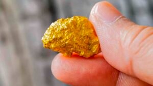 lappareil electronique que nous jetons tous et qui contient 450 milligrammes dor 22 carats